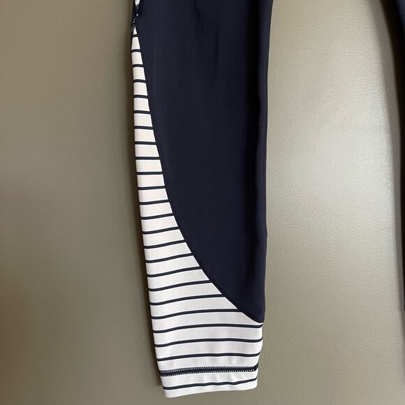 Athleta Petal Salutation 7/8 Ankle Legging Size Small Navy Blue White Athleisure - Picture 16 of 16